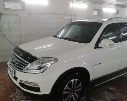 Білий Cанг Йонг Rexton, об'ємом двигуна 2.7 л та пробігом 138 тис. км за 14200 $, фото 2 на Automoto.ua