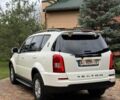 Белый Cанг Йонг Рекстон, объемом двигателя 2.7 л и пробегом 167 тыс. км за 12500 $, фото 6 на Automoto.ua