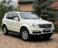 Белый Cанг Йонг Рекстон, объемом двигателя 2.7 л и пробегом 167 тыс. км за 12500 $, фото 1 на Automoto.ua