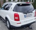 Белый Cанг Йонг Рекстон, объемом двигателя 2.7 л и пробегом 290 тыс. км за 11500 $, фото 2 на Automoto.ua