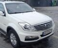 Белый Cанг Йонг Рекстон, объемом двигателя 2.7 л и пробегом 290 тыс. км за 11500 $, фото 5 на Automoto.ua