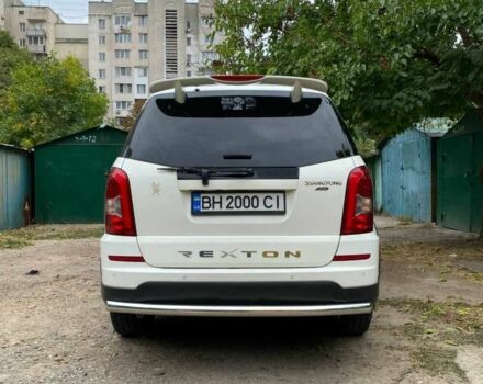 Білий Cанг Йонг Rexton, об'ємом двигуна 2.7 л та пробігом 170 тис. км за 12299 $, фото 2 на Automoto.ua