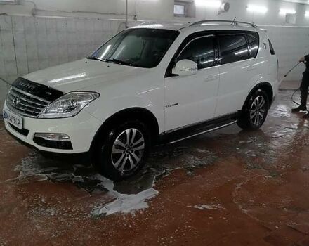 Білий Cанг Йонг Rexton, об'ємом двигуна 2.7 л та пробігом 138 тис. км за 14200 $, фото 3 на Automoto.ua