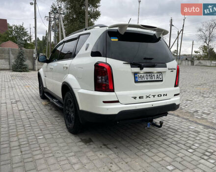 Белый Cанг Йонг Рекстон, объемом двигателя 2 л и пробегом 120 тыс. км за 13800 $, фото 7 на Automoto.ua