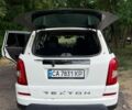 Білий Cанг Йонг Rexton, об'ємом двигуна 2 л та пробігом 82 тис. км за 11500 $, фото 8 на Automoto.ua