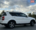 Білий Cанг Йонг Rexton, об'ємом двигуна 2.16 л та пробігом 100 тис. км за 17500 $, фото 3 на Automoto.ua