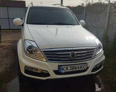 Білий Cанг Йонг Rexton, об'ємом двигуна 2.2 л та пробігом 130 тис. км за 17500 $, фото 4 на Automoto.ua