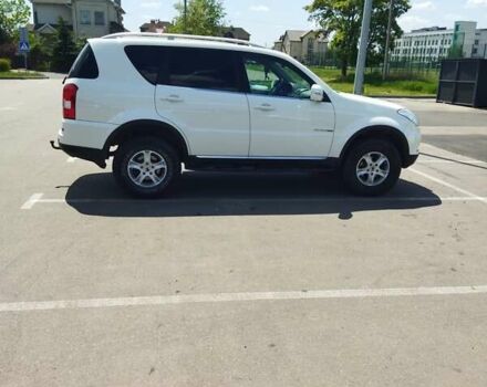 Белый Cанг Йонг Рекстон, объемом двигателя 2.2 л и пробегом 154 тыс. км за 14999 $, фото 2 на Automoto.ua