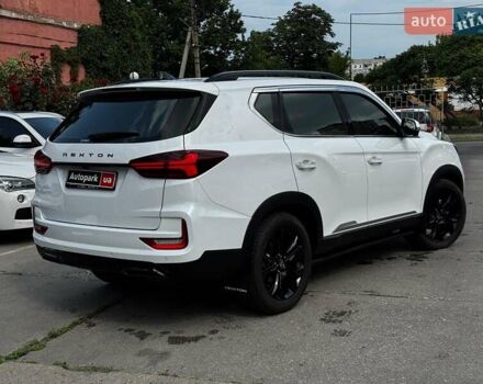 Білий Cанг Йонг Rexton, об'ємом двигуна 2.2 л та пробігом 13 тис. км за 46290 $, фото 6 на Automoto.ua