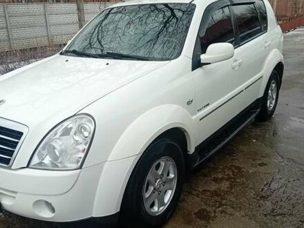 Белый Cанг Йонг Рекстон, объемом двигателя 2.7 л и пробегом 202 тыс. км за 8500 $, фото 1 на Automoto.ua