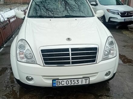 Белый Cанг Йонг Рекстон, объемом двигателя 2.7 л и пробегом 202 тыс. км за 8500 $, фото 1 на Automoto.ua