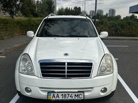 Білий Cанг Йонг Rexton, об'ємом двигуна 2.7 л та пробігом 339 тис. км за 9200 $, фото 1 на Automoto.ua