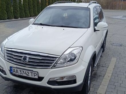 Белый Cанг Йонг Рекстон, объемом двигателя 2.7 л и пробегом 290 тыс. км за 11500 $, фото 1 на Automoto.ua