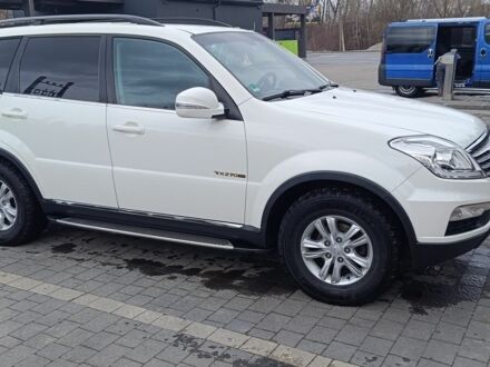 Білий Cанг Йонг Rexton, об'ємом двигуна 2.7 л та пробігом 290 тис. км за 11000 $, фото 1 на Automoto.ua