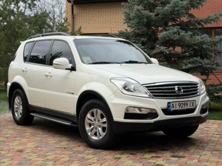 Белый Cанг Йонг Рекстон, объемом двигателя 2.7 л и пробегом 167 тыс. км за 12500 $, фото 1 на Automoto.ua