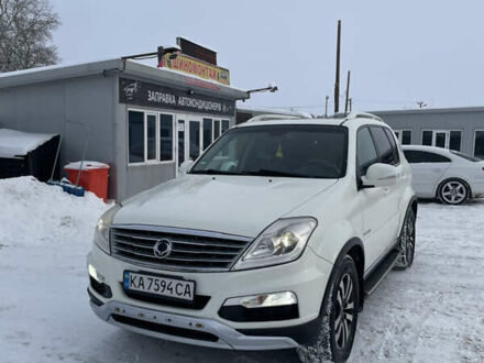 Белый Cанг Йонг Рекстон, объемом двигателя 2.7 л и пробегом 235 тыс. км за 11000 $, фото 1 на Automoto.ua