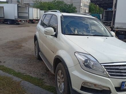 Білий Cанг Йонг Rexton, об'ємом двигуна 2.7 л та пробігом 200 тис. км за 10500 $, фото 1 на Automoto.ua