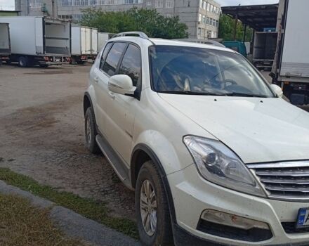 Белый Cанг Йонг Рекстон, объемом двигателя 2.7 л и пробегом 200 тыс. км за 10500 $, фото 1 на Automoto.ua