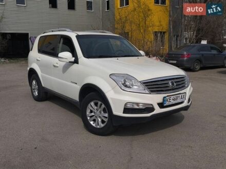 Білий Cанг Йонг Rexton, об'ємом двигуна 2.7 л та пробігом 147 тис. км за 10500 $, фото 1 на Automoto.ua