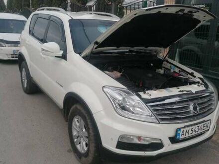 Белый Cанг Йонг Рекстон, объемом двигателя 2 л и пробегом 225 тыс. км за 11500 $, фото 1 на Automoto.ua