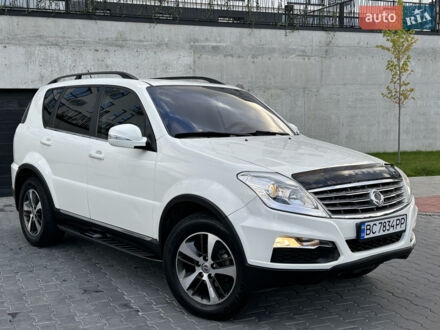 Білий Cанг Йонг Rexton, об'ємом двигуна 2.16 л та пробігом 100 тис. км за 17500 $, фото 1 на Automoto.ua