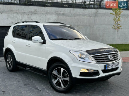 Білий Cанг Йонг Rexton, об'ємом двигуна 2.16 л та пробігом 100 тис. км за 17500 $, фото 1 на Automoto.ua