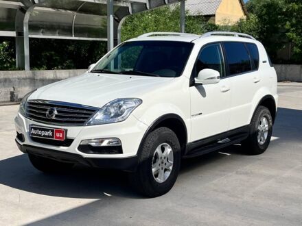 Білий Cанг Йонг Rexton, об'ємом двигуна 2.2 л та пробігом 135 тис. км за 17990 $, фото 1 на Automoto.ua