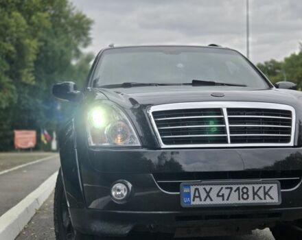 Чорний Cанг Йонг Rexton, об'ємом двигуна 2.7 л та пробігом 149 тис. км за 10500 $, фото 3 на Automoto.ua
