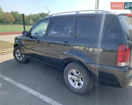 Черный Cанг Йонг Рекстон, объемом двигателя 2.5 л и пробегом 300 тыс. км за 4900 $, фото 1 на Automoto.ua