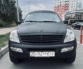 Черный Cанг Йонг Рекстон, объемом двигателя 2.7 л и пробегом 400 тыс. км за 3798 $, фото 2 на Automoto.ua