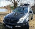 Черный Cанг Йонг Рекстон, объемом двигателя 2 л и пробегом 365 тыс. км за 3500 $, фото 1 на Automoto.ua