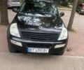 Черный Cанг Йонг Рекстон, объемом двигателя 2.7 л и пробегом 329 тыс. км за 5000 $, фото 1 на Automoto.ua