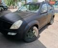 Черный Cанг Йонг Рекстон, объемом двигателя 2.7 л и пробегом 300 тыс. км за 3200 $, фото 1 на Automoto.ua