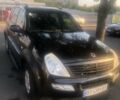Черный Cанг Йонг Рекстон, объемом двигателя 2.7 л и пробегом 322 тыс. км за 5200 $, фото 3 на Automoto.ua