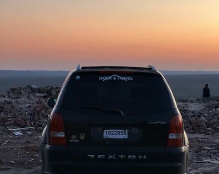 Чорний Cанг Йонг Rexton, об'ємом двигуна 2.7 л та пробігом 340 тис. км за 4000 $, фото 3 на Automoto.ua