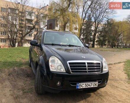 Черный Cанг Йонг Рекстон, объемом двигателя 2.7 л и пробегом 250 тыс. км за 8749 $, фото 2 на Automoto.ua