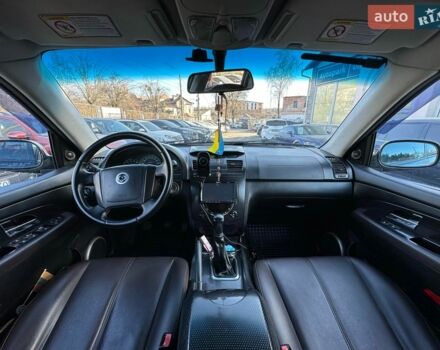 Чорний Cанг Йонг Rexton, об'ємом двигуна 2.7 л та пробігом 280 тис. км за 7540 $, фото 12 на Automoto.ua