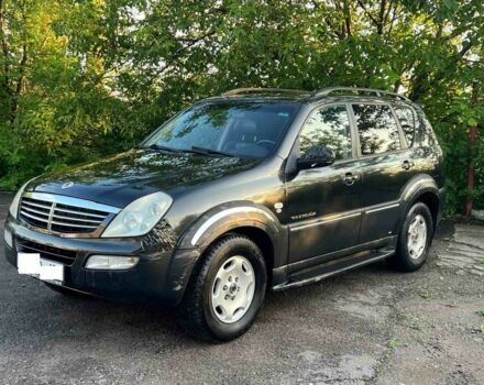 Черный Cанг Йонг Рекстон, объемом двигателя 2.7 л и пробегом 300 тыс. км за 3300 $, фото 2 на Automoto.ua