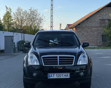 Чорний Cанг Йонг Rexton, об'ємом двигуна 2.7 л та пробігом 215 тис. км за 8500 $, фото 1 на Automoto.ua