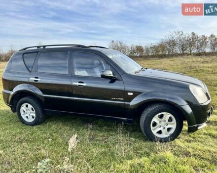 Черный Cанг Йонг Рекстон, объемом двигателя 2.7 л и пробегом 246 тыс. км за 6600 $, фото 5 на Automoto.ua