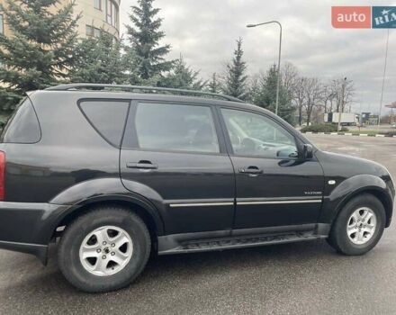 Чорний Cанг Йонг Rexton, об'ємом двигуна 2.7 л та пробігом 188 тис. км за 8650 $, фото 4 на Automoto.ua