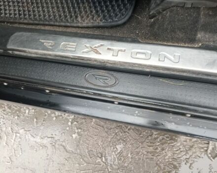 Черный Cанг Йонг Рекстон, объемом двигателя 2.7 л и пробегом 206 тыс. км за 6900 $, фото 4 на Automoto.ua