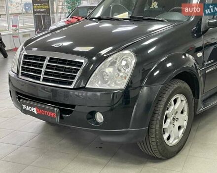 Черный Cанг Йонг Рекстон, объемом двигателя 2.7 л и пробегом 218 тыс. км за 7490 $, фото 3 на Automoto.ua