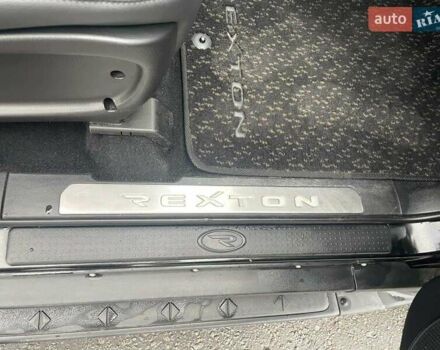 Чорний Cанг Йонг Rexton, об'ємом двигуна 2.7 л та пробігом 188 тис. км за 8650 $, фото 33 на Automoto.ua