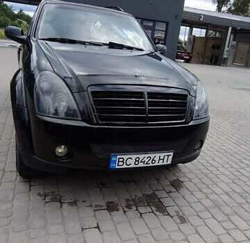 Черный Cанг Йонг Рекстон, объемом двигателя 2.7 л и пробегом 230 тыс. км за 8000 $, фото 2 на Automoto.ua