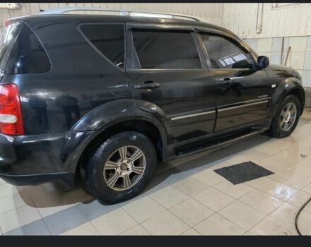 Черный Cанг Йонг Рекстон, объемом двигателя 2.7 л и пробегом 62 тыс. км за 10000 $, фото 1 на Automoto.ua