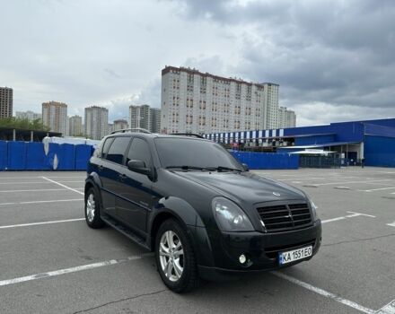 Черный Cанг Йонг Рекстон, объемом двигателя 2.7 л и пробегом 247 тыс. км за 10000 $, фото 1 на Automoto.ua