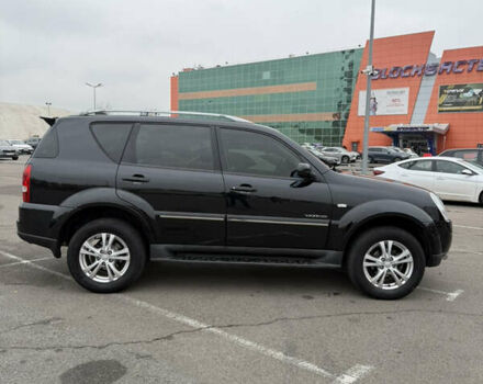 Черный Cанг Йонг Рекстон, объемом двигателя 2.7 л и пробегом 219 тыс. км за 10800 $, фото 5 на Automoto.ua