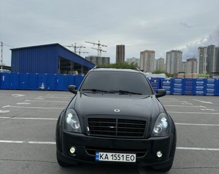 Черный Cанг Йонг Рекстон, объемом двигателя 2.7 л и пробегом 247 тыс. км за 10000 $, фото 2 на Automoto.ua