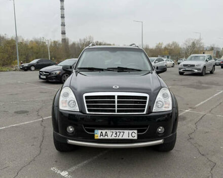 Черный Cанг Йонг Рекстон, объемом двигателя 2.7 л и пробегом 219 тыс. км за 10800 $, фото 3 на Automoto.ua